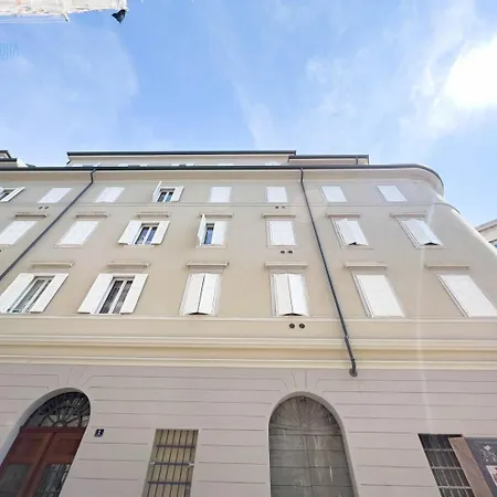 Slataper 11 Tirabora Short Rent Апартаменты *